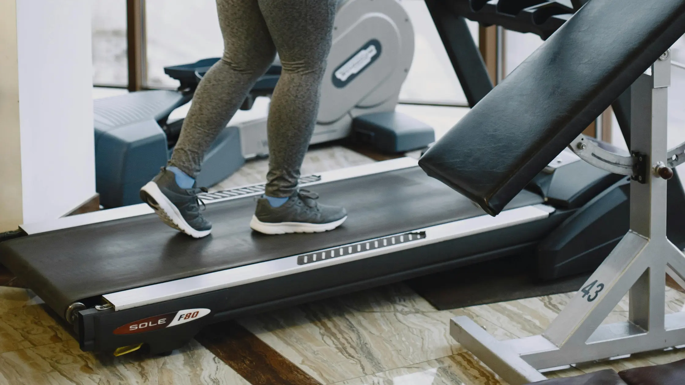 benefits of walking on incline treadmill